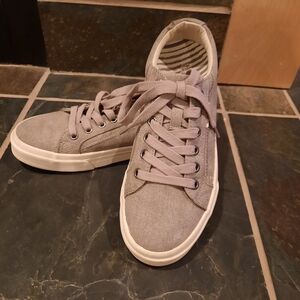 Taos Footwear Gray Canvas Low-Top Sneakers